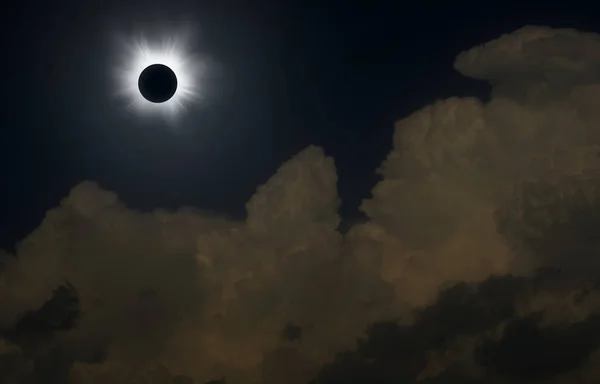 Eclipse Solar Total Acima Das Nuvens Fotografias De Stock Royalty-Free