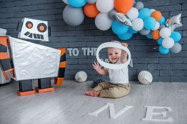Bebê Comemora Seu Primeiro Aniversário Espaço Definido — Fotografia de Stock