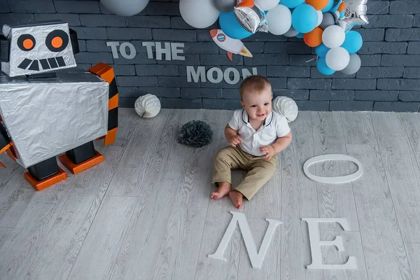Bebê Comemora Seu Primeiro Aniversário Espaço Definido — Fotografia de Stock