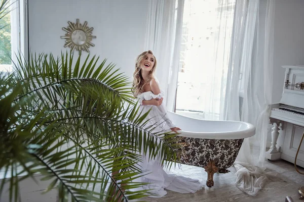 Egy Bájos Menyasszony Gyülekezik Fürdőszobában Reggel Élet Legfontosabb Eseménye Előtt — Stock Fotó
