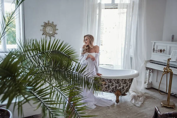 Egy Bájos Menyasszony Gyülekezik Fürdőszobában Reggel Élet Legfontosabb Eseménye Előtt — Stock Fotó