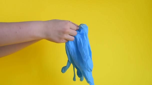 Une Leçon Formation Sur Façon Porter Des Gants Jetables Caoutchouc — Video