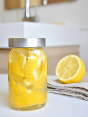 Tuz ve limonla çevre temizleme kavramı