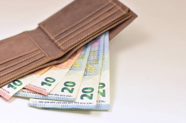 Euro banknot kahverengi deri cüzdan.