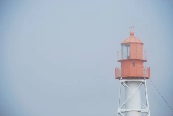 Rode Vuurtoren Mist — Stockfoto