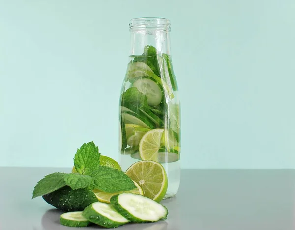 Infused Detox Water Mint Cucumber Lime Recipe Weight Loss Gray — Stock Photo, Image