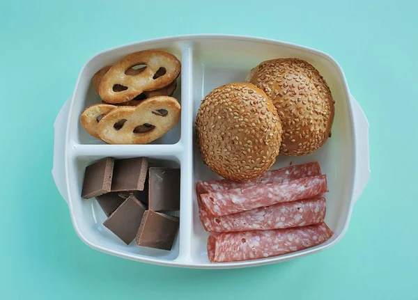 Una Lonchera Insalubre Almuerzo Escolar Con Comida Poco Saludable — Foto de Stock