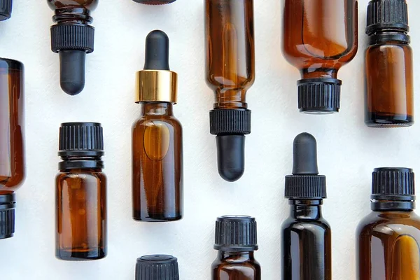 Close Zicht Diverse Bruine Cosmetische Essentiële Olie Flessen Aromatherapie Natuurlijke — Stockfoto