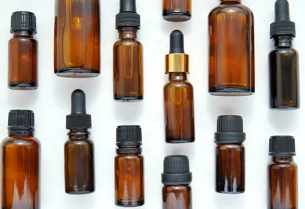 Close Zicht Diverse Bruine Cosmetische Essentiële Olie Flessen Aromatherapie Natuurlijke — Stockfoto