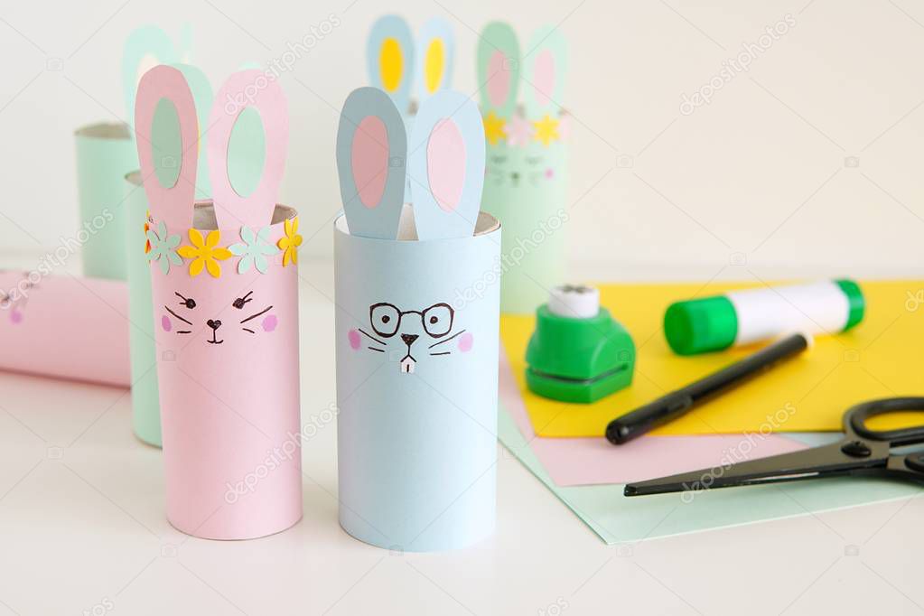 Handmade Happy Easter decorations paper bunnies from toilet paper tube, easy crafts for kids.           