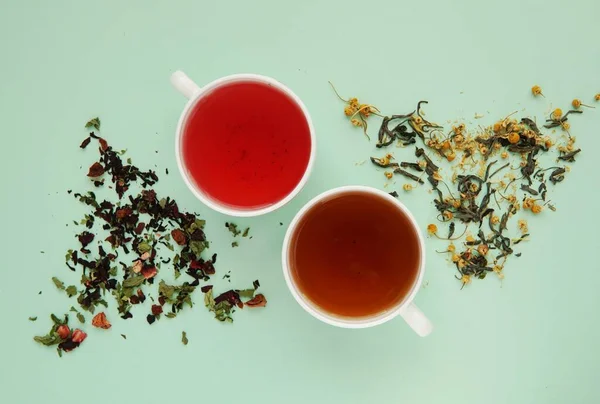 Κύπελλα Φρούτα Και Τσάι Από Βότανα Αποξηραμένα Βότανα Υγιεινό Ποτό — Φωτογραφία Αρχείου