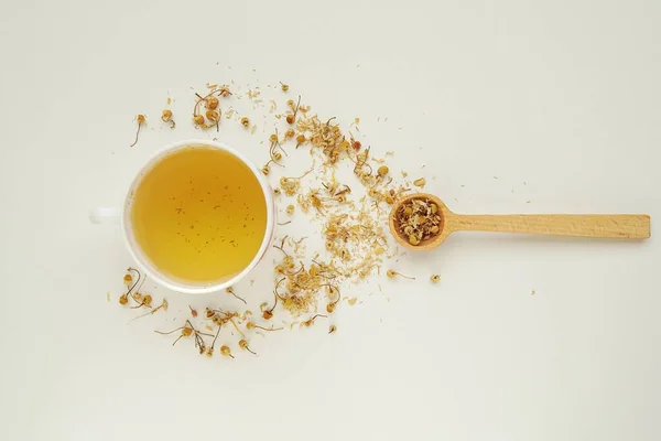 Loose Dry Camomile Petals Cup Healthy Chamomile Tea Top View — Stock Photo, Image