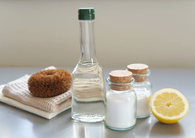 Doğal, ekolojik ev temizlik ürünleri, sirke, kabartma tozu, tuz, limon, sıfır atık hane.