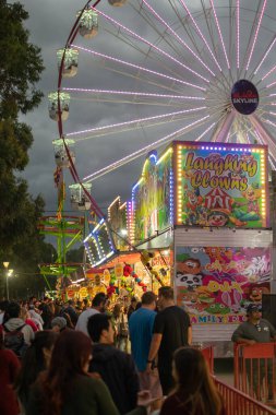 Melbourne, Avustralya - 10 Mart 2019: 2019 Moomba Festivali 'ndeki kalabalık ve gösteriler