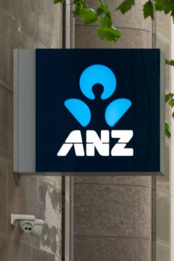 Melbourne, Avustralya - 18 Ocak 2020: Melbourne şubesinin dışındaki Anz Bank logosuna yakın çekim