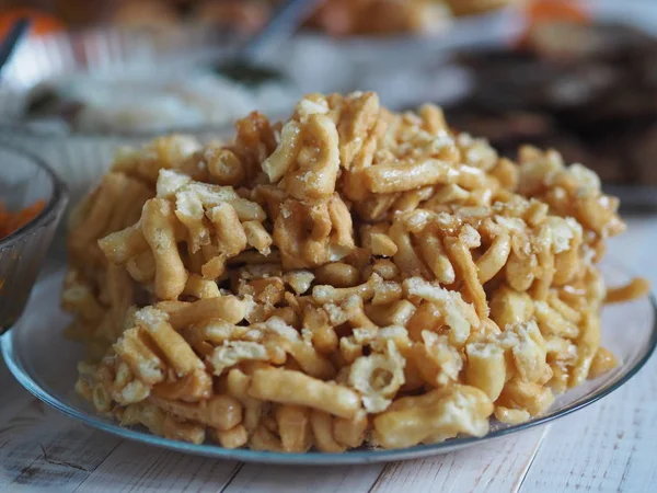 Cake anthill or chuck-chuck with honey filling, on the background of a table with another meal. — Stock Photo, Image