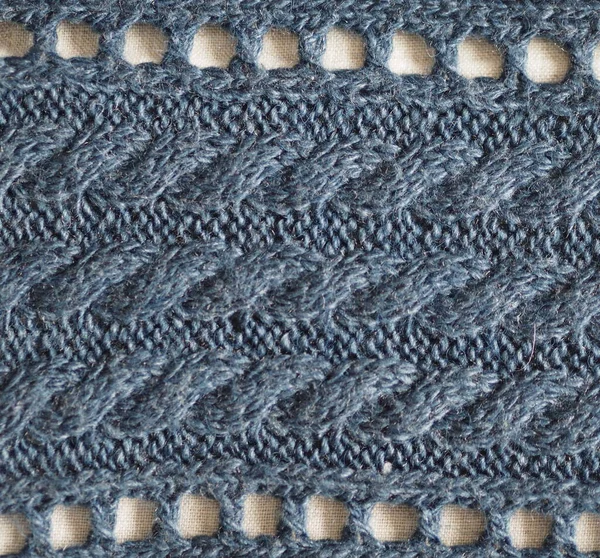 Knitted fabric texture. Blue color. Knitting on the knitting needles. Combined openwork knitting. Knitted background. — Stock Photo, Image