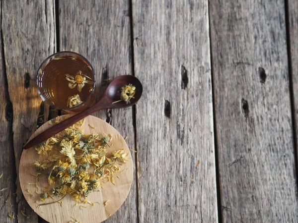 Dried flowers calendula and brewed medicinal tea on a wooden ancient table. Harvesting for the winter. — 스톡 사진