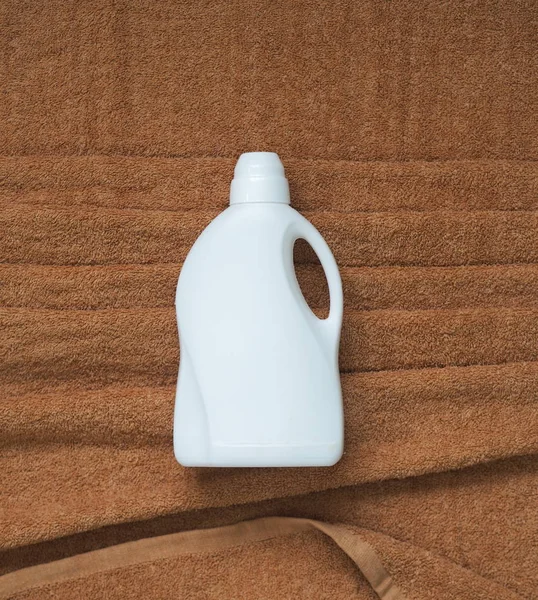 Il concetto di lavaggio naturale e detergente da ingredienti naturali su un asciugamano da bagno naturale . — Foto Stock