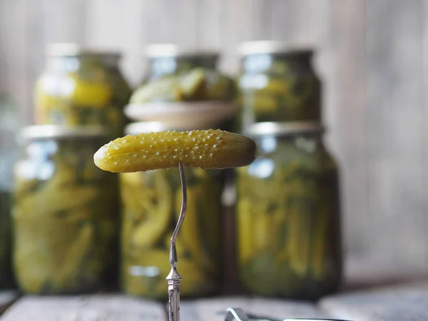 Los Beneficios Perjuicios Los Pepinos Escabeche Enlatados Pepinos Encurtidos Caseros — Foto de Stock