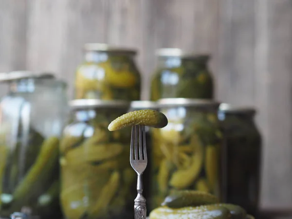 Los Beneficios Perjuicios Los Pepinos Escabeche Enlatados Pepinos Encurtidos Caseros — Foto de Stock