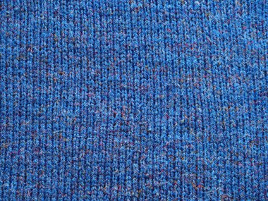 Mavi örülmüş arka plan, yüz döngüleriyle örülmüş. El örgüsü..