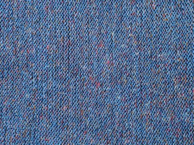 Mavi örülmüş arka plan, mor düğümlerle örülmüş. El örgüsü..