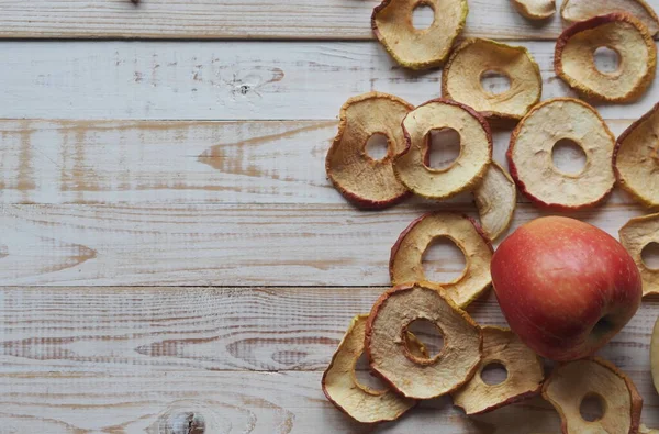 요리에 있습니다 채소를 사용하여 위에서 과빨간 사과를 말이죠 유기농 건강식 — 스톡 사진
