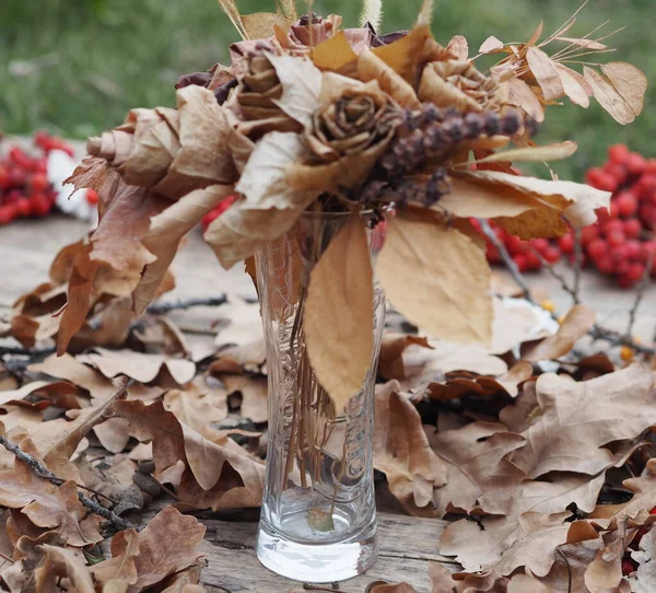 Wallpaper Texture Bouquet Roses Made Dried Leaves Glass Vase Autumn — Stock Photo, Image
