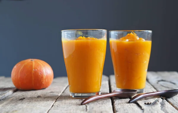 Gezondheidsvoordelen Van Pompoen Pompoenpulp Ging Door Een Blender Milieuvriendelijke Smoothie — Stockfoto