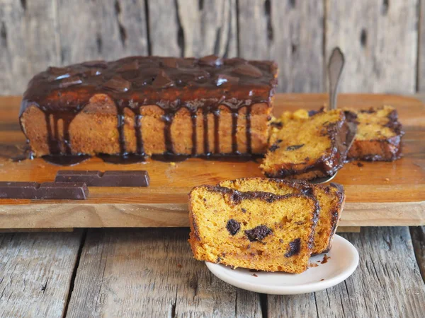 Pastel Rectangular Calabaza Chocolate Casero Festivo Largo Glaseado Con Chocolate — Foto de Stock