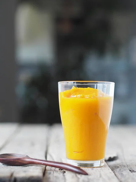 Ett Glas Naturlig Smoothie Juice Cocktail Gjord Hemma Fruktkött Hemmagjord — Stockfoto