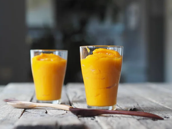 Två Glas Naturlig Smoothie Juice Cocktail Gjord Hemma Fruktkött Hemmagjord — Stockfoto