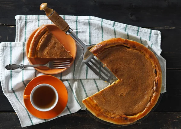 Tarte Ronde Citrouille Orange Dessert Végétarien Naturel Sur Fond Bois — Photo