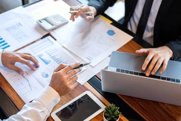 Samenwerking tussen zakenpartners op het gebied van investeringen — Stockfoto