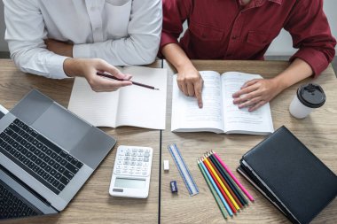Arkadaşlık eğitimi alan özel ders kitapları, Grup öğrencileri ve 
