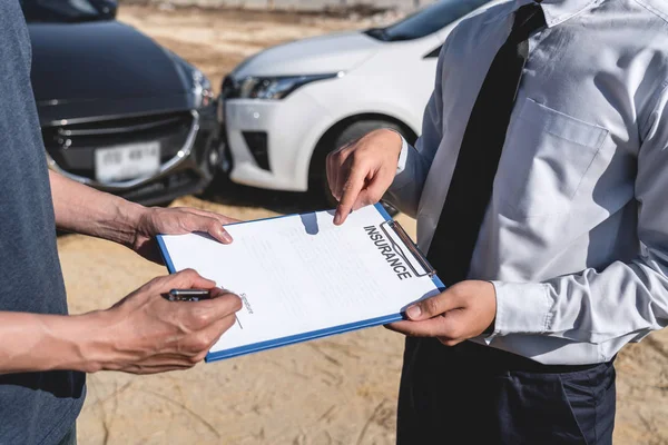 Sigorta acentesi ve müşteri müzakere, kontrol ve değerlendirme 