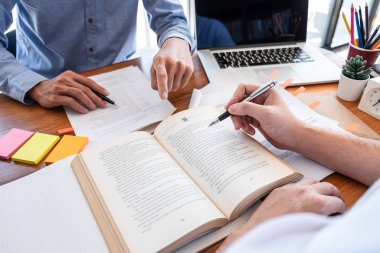 Öğretmenlik ve öğrenim kursu, genç öğretmen ya da tuto takımı