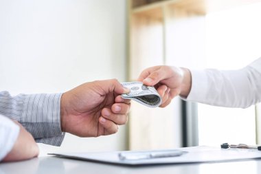 Yasadışı, sahtekâr, rüşvet ve yolsuzluk konsepti, iş adamı 