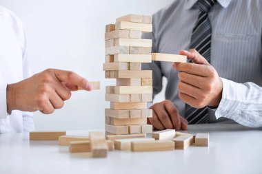Ticarette Risk ve Strateji Planlama, İki İşadamının Görüntüsü