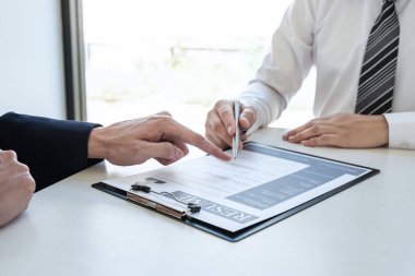 İş görüşmesi yapmayı ve aday soruları sormayı aday profili hakkında bir özgeçmiş görüşmesi yapmayı, bir iş görüşmesi yapmayı düşün ve düşünceleri dinle..