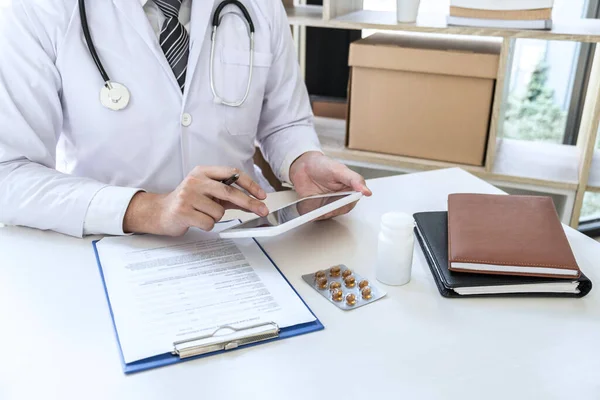 Doctor Working Digital Tablet Clinic Medical Stethoscope Medicine Clipboard Desk — Stock Photo, Image