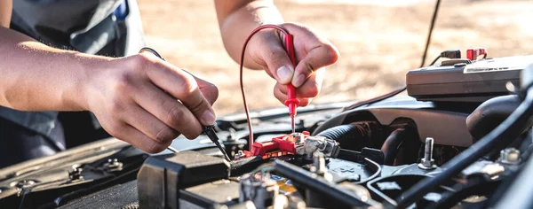 Mechanic Repairman Checking Engine Automotive Auto Repair Service Using Digital — 스톡 사진