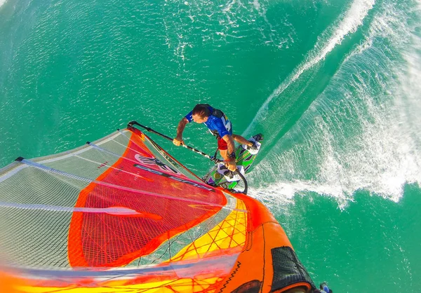 Windsurfing Poskakování Čistých Vodách Tichého Oceánu — Stock fotografie