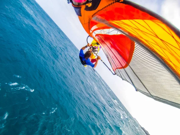 Latający windsurfer — Zdjęcie stockowe