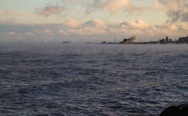Novorossiysk, Karadeniz kıyısında güçlü bir kuzeydoğu rüzgarı esiyor.