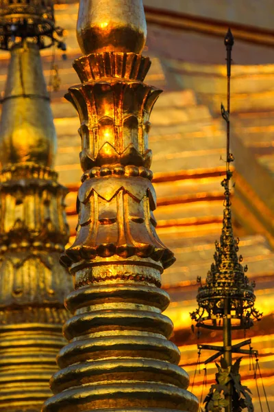 Elementos Dourados Das Estupas Pagode Shwedagon Mianmar — Fotografia de Stock