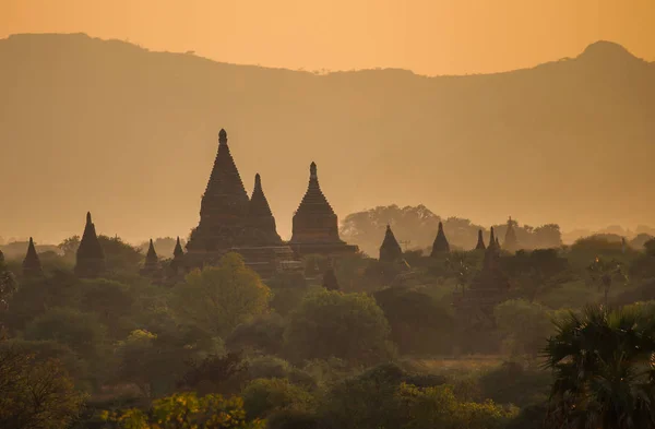 Bagan Vadisi Myanmar Daki Antik Pagoda Mahzenlerinin Üzerinde Güzel Bir — Stok fotoğraf