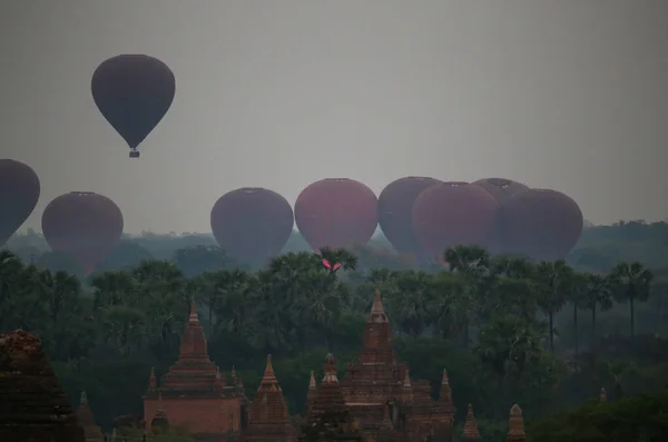Balões Voando Sobre Pagodes Antigos Bagan — Fotografia de Stock