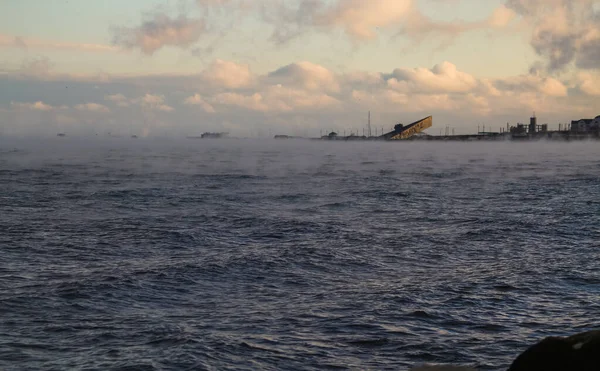 Novorossiysk, Karadeniz kıyısında güçlü bir kuzeydoğu rüzgarı esiyor.